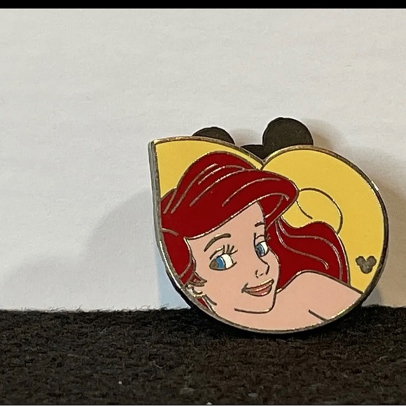 Disney Trading Pin Hidden Mickey The Little Mermaid Ariel & Sitting Ariel - Picture 2 of 6